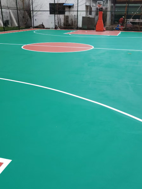 金昌 球场长期使用易出现地面开裂
